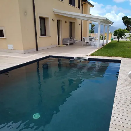 Uluvud With Pool Gym Sauna