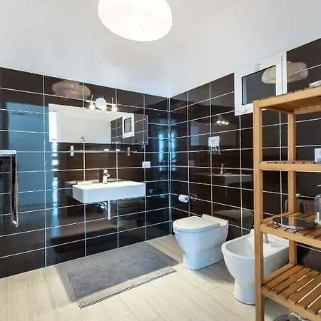 Uluvud With Pool Gym Sauna Villa