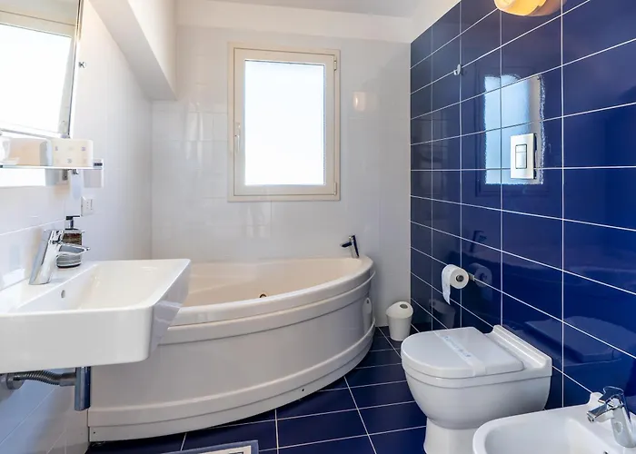 Uluvud With Pool Gym Sauna Villa Alcamo