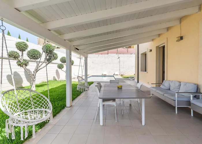 Uluvud With Pool Gym Sauna